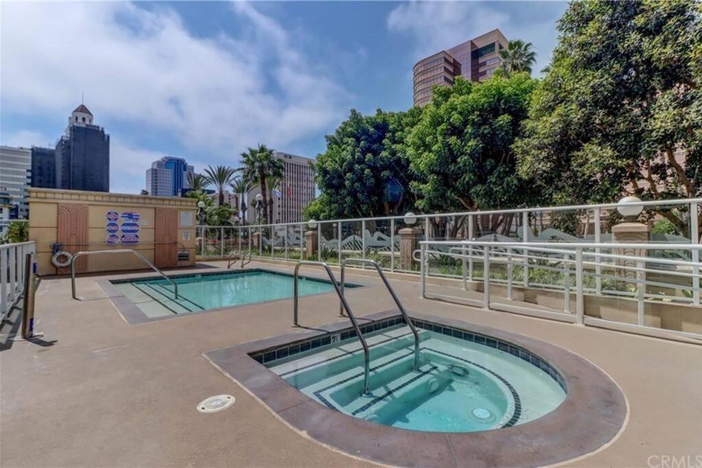 A Corner Unit With Ocean Views From Every Room Long Beach Extérieur photo